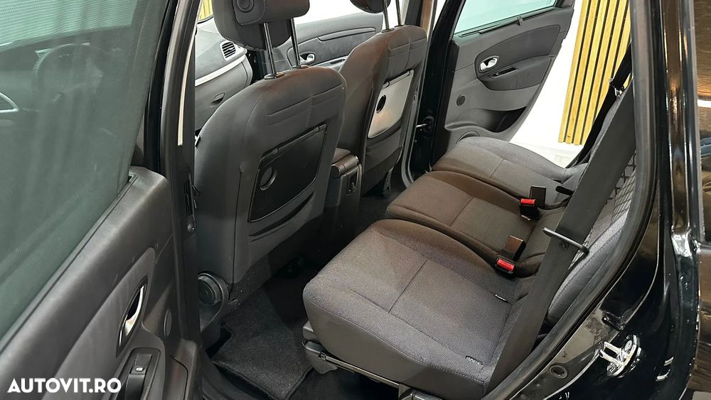 Renault Grand Scenic - 16