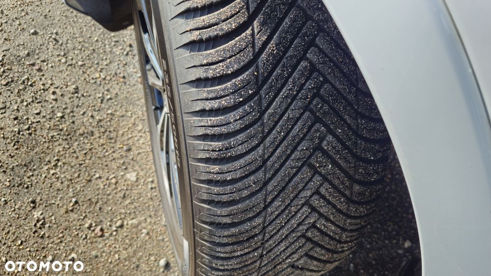 Ford Kuga 1.5 EcoBoost 2x4 ST-Line - 24