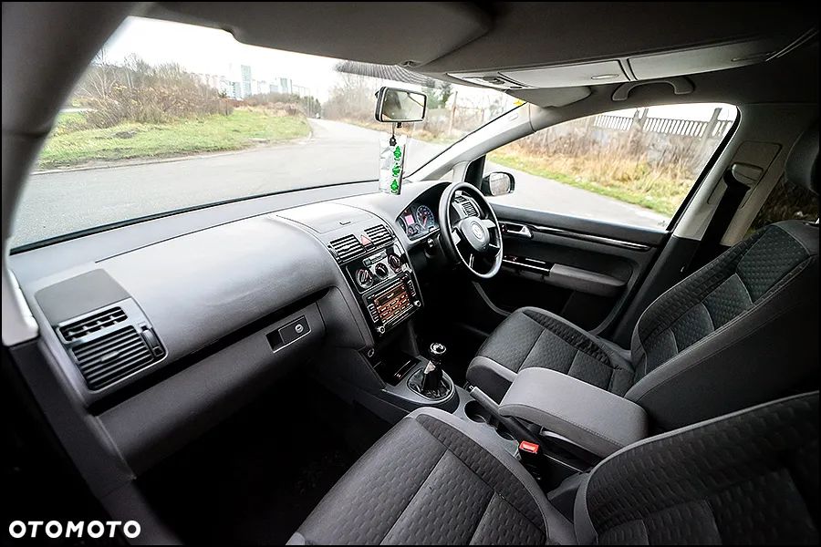 Volkswagen Touran - 18