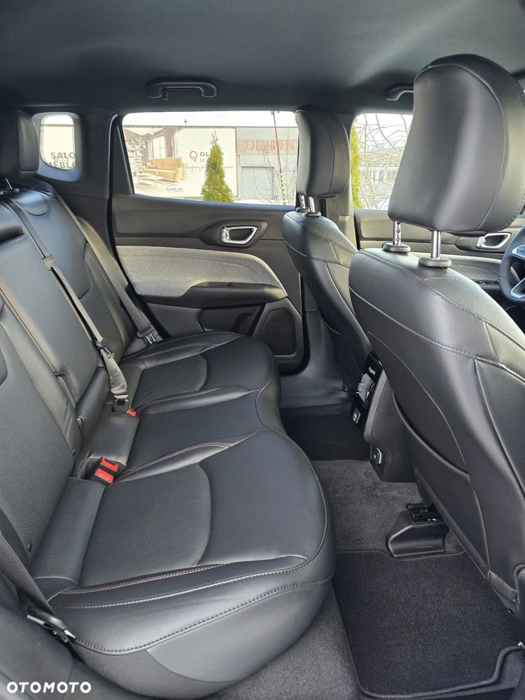 Jeep Compass - 25