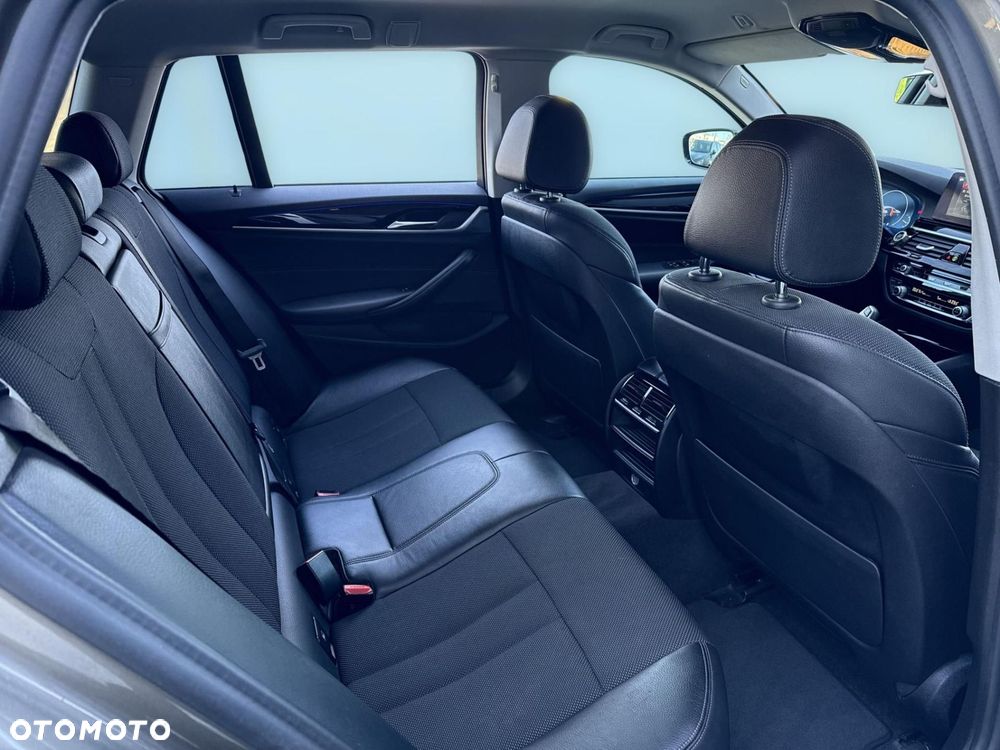 BMW Seria 5 530i xDrive Sport - 15