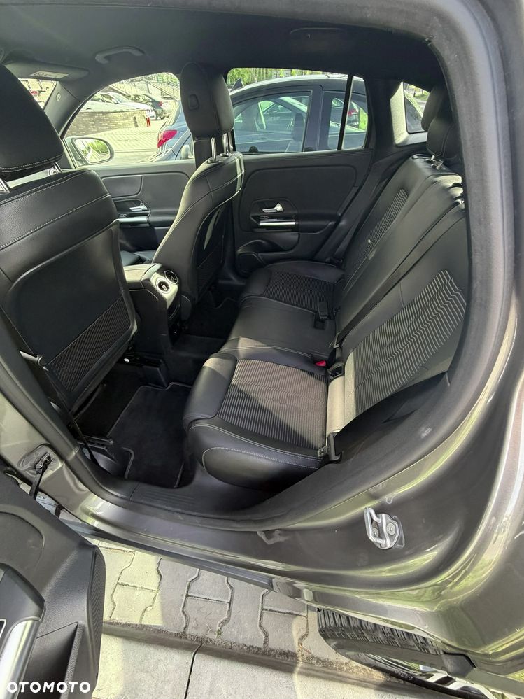 Mercedes-Benz GLA - 10