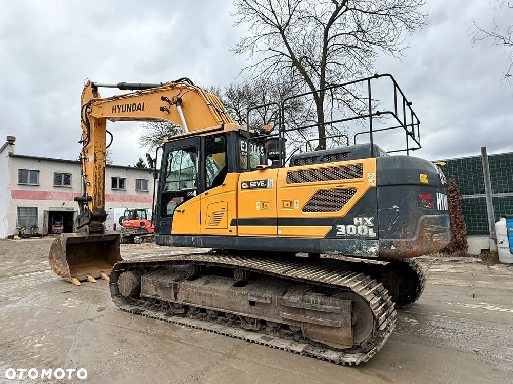 Hyundai HX 300 L - 10