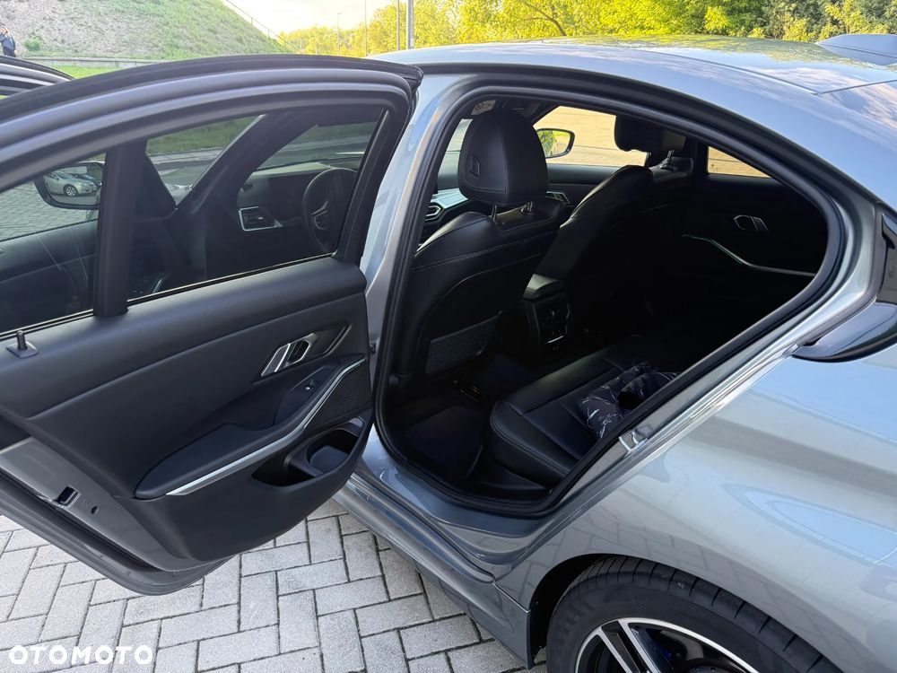 BMW Seria 3 318i - 18