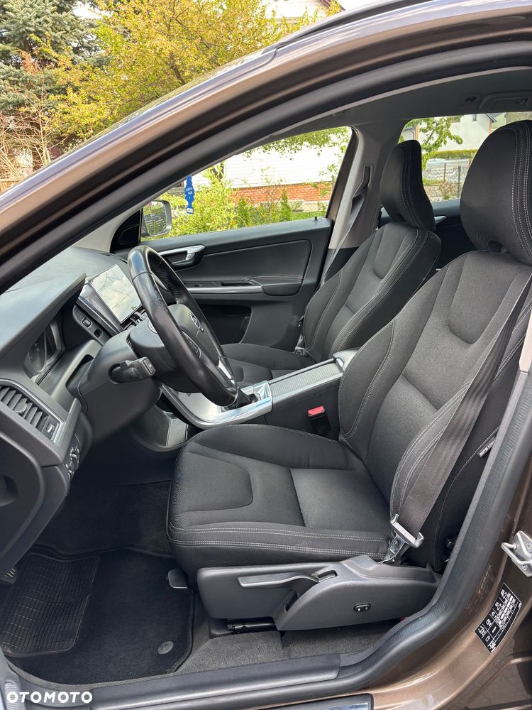 Volvo XC 60 D4 Momentum Pro - 5