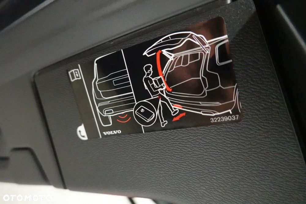 Volvo XC 60 T6 Plug-In Hybrid AWD R-Design - 26