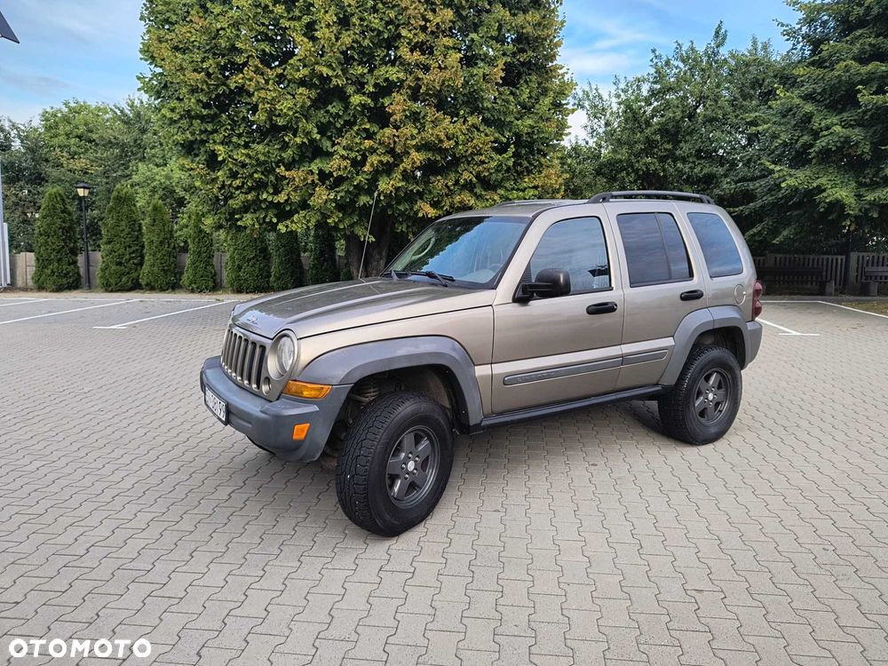 Jeep Liberty 2005 photo 2
