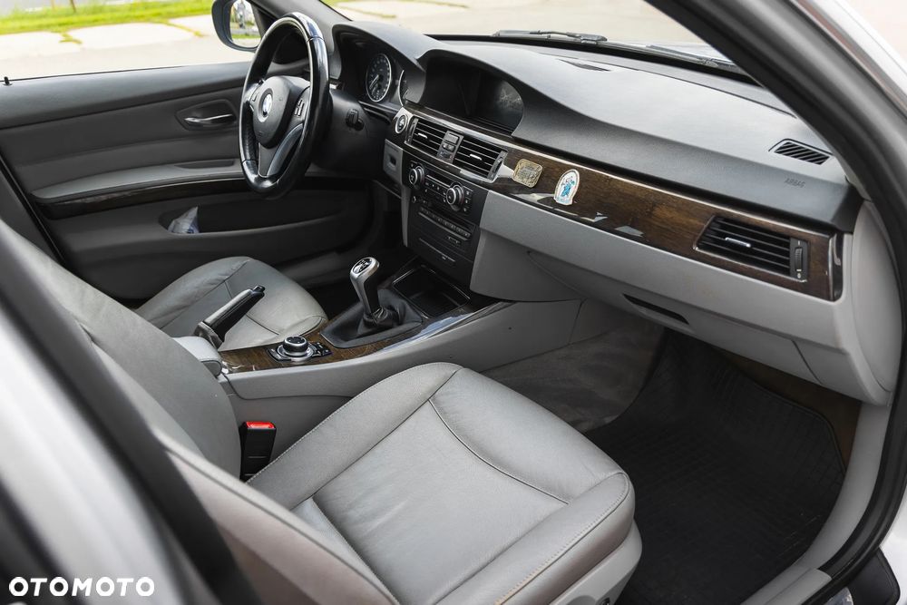 BMW Seria 3 320d - 30