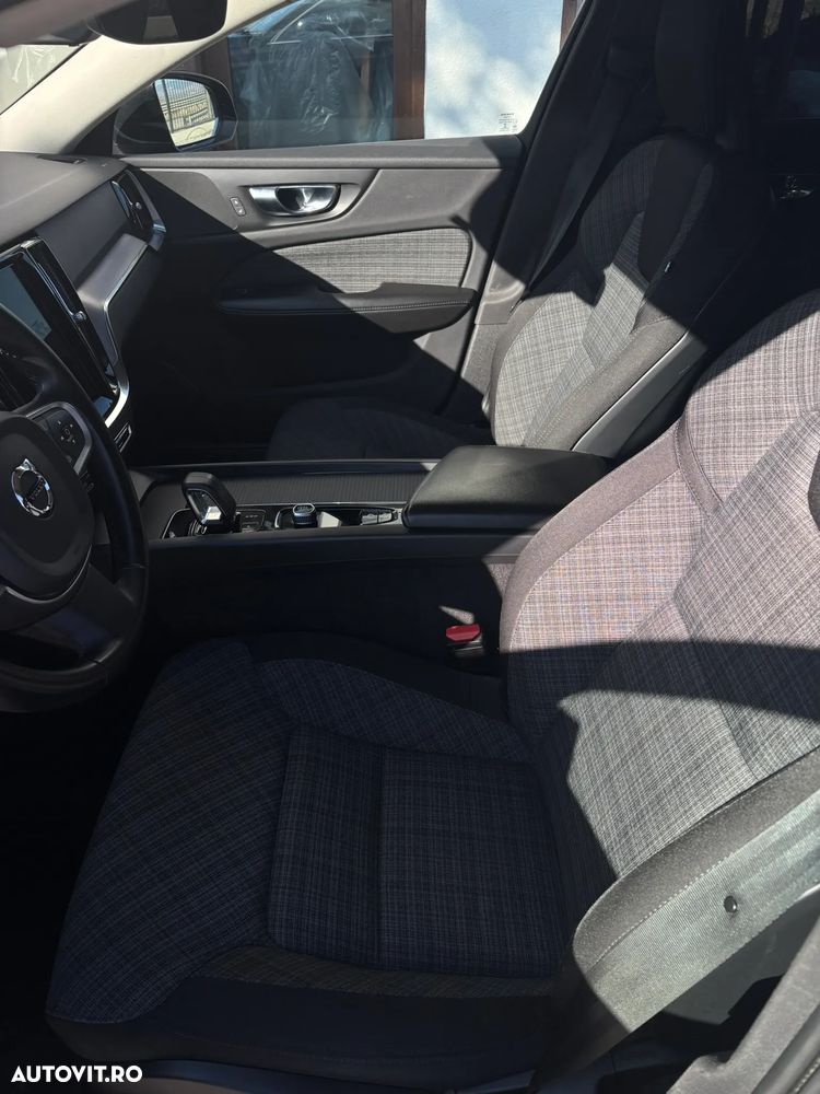 Volvo V60 B4 MHEV AT8 FWD Momentum Pro - 10