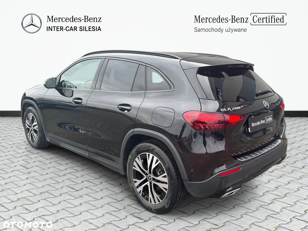 Mercedes-Benz GLA - 8