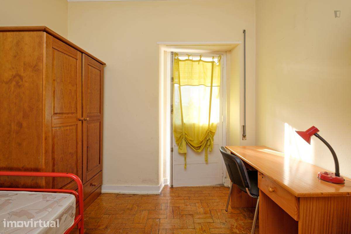 Quarto - localizado em Norton de Matos Coimbra - Grande imagem: 3/11