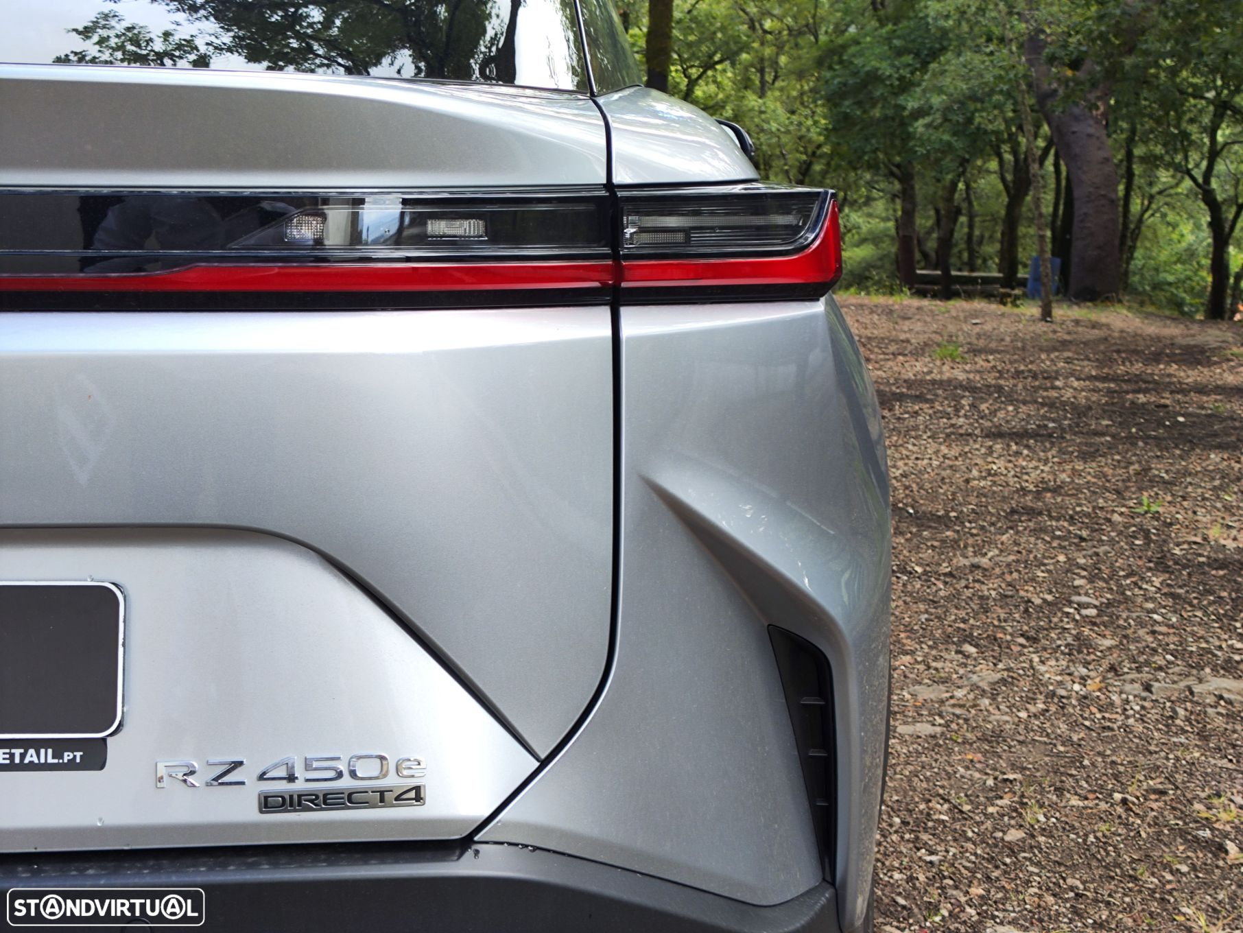 Lexus rz-450e Premium Monotone c/ mala elétrica - 26