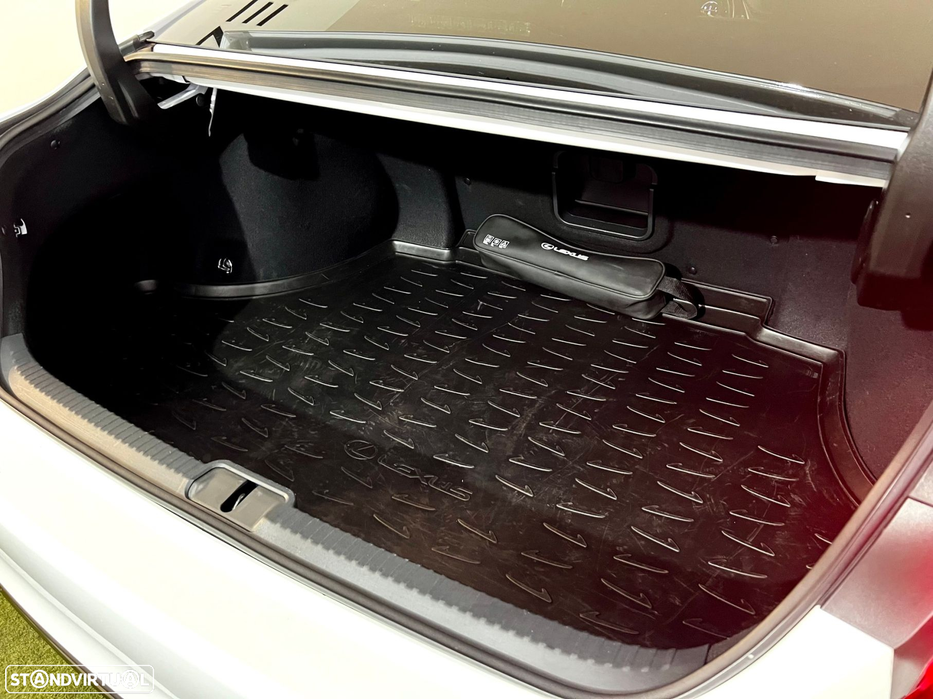 Lexus es-300h F Sport+ - 26