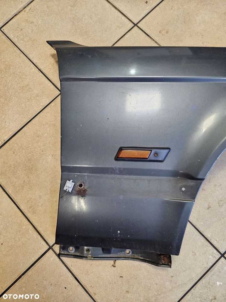 BŁOTNIK PRAWY PRZÓD BMW E32 SREBRNY - 10