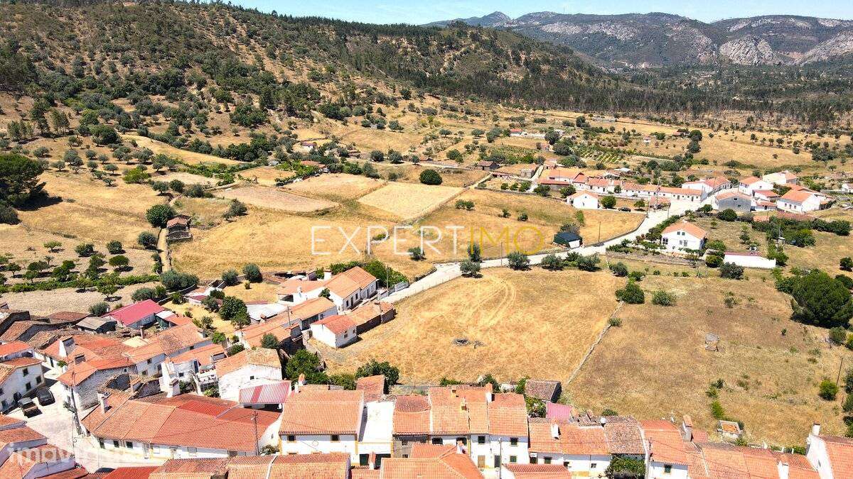 Moradia tipicamente alentejana com quintal - Aldeia do Arneiro -...