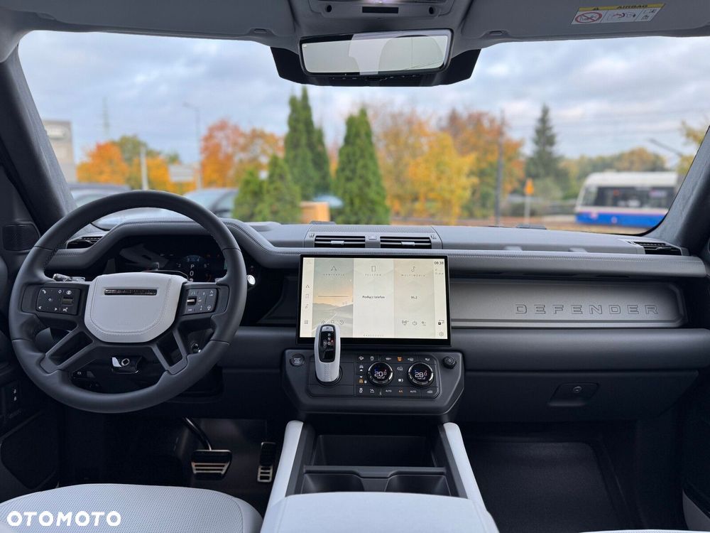 Land Rover Defender - 37