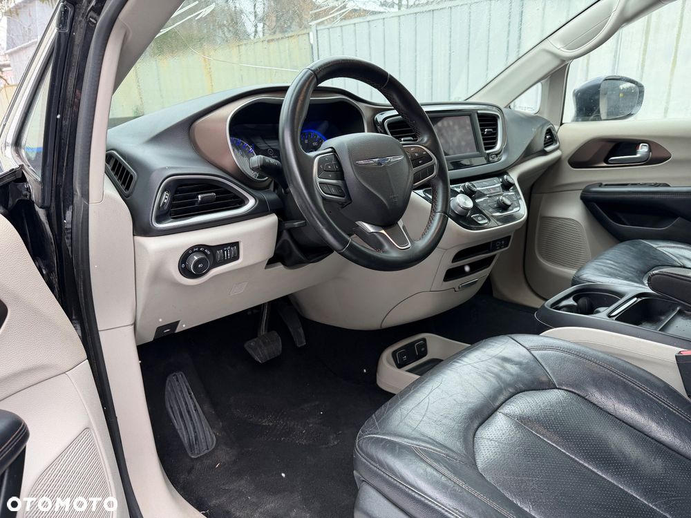 Chrysler Pacifica - 8