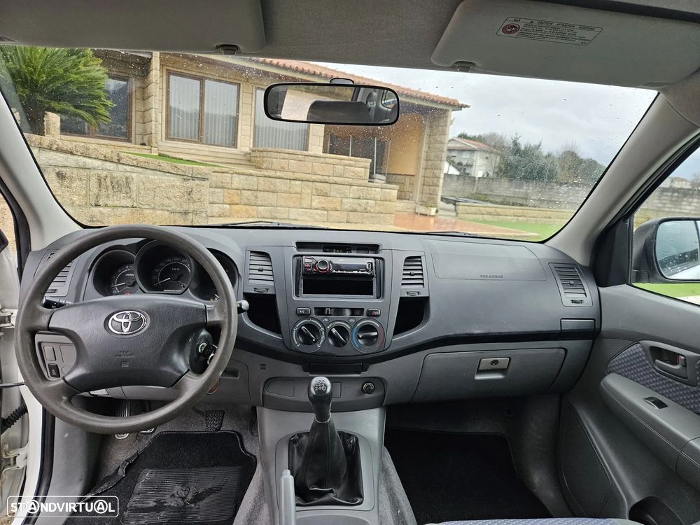 Toyota HILUX 5 LUGARES 2.5 CC 102 CV - 18