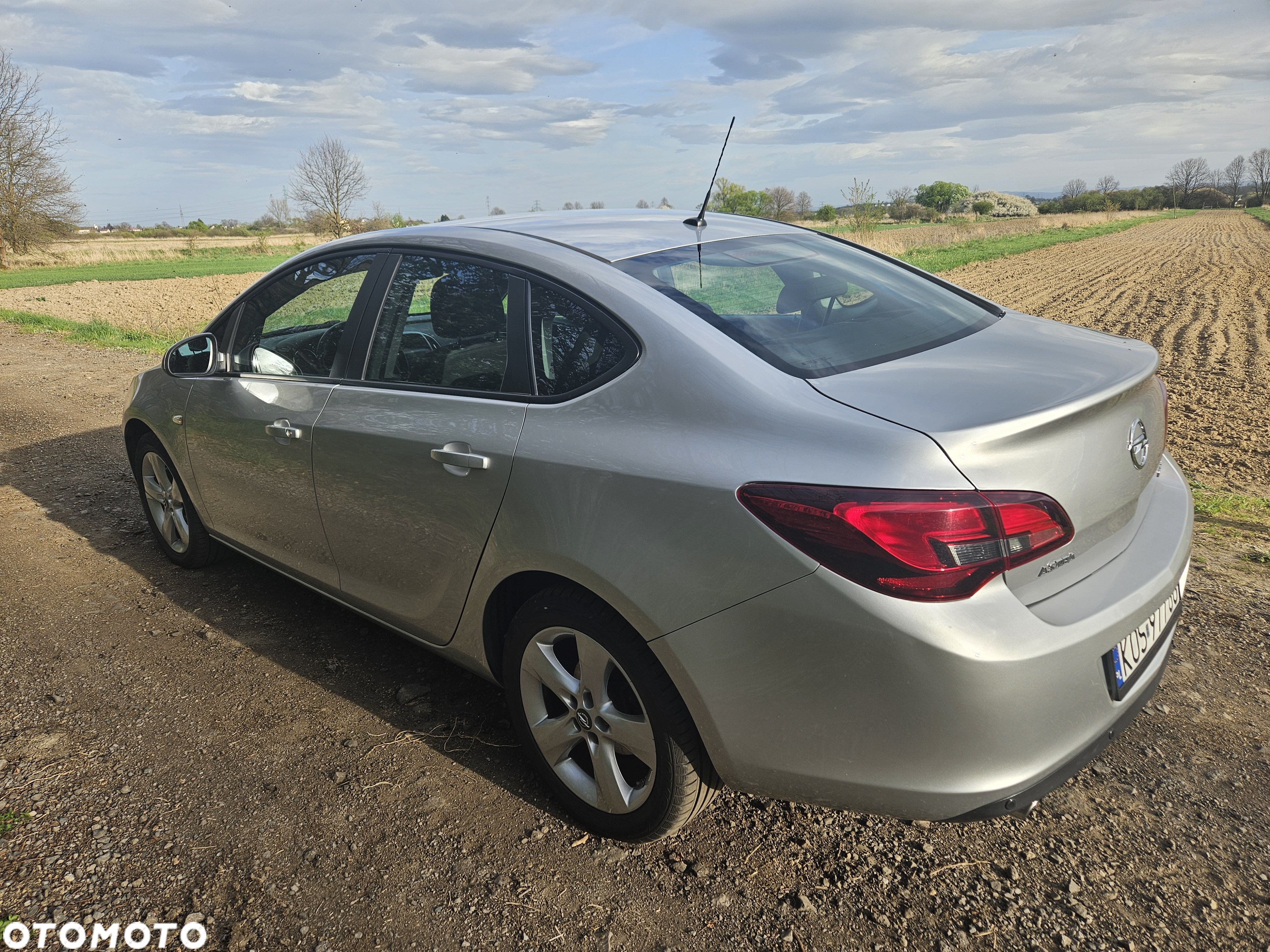 Opel Astra IV 1.4 T Active - 2