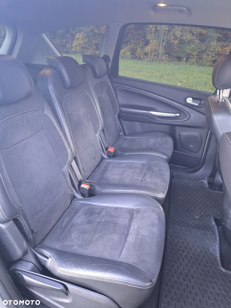 Ford S-Max - 19