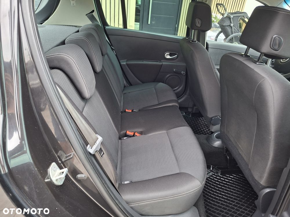 Renault Clio - 10