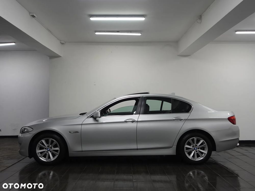 BMW Seria 5 528i - 5