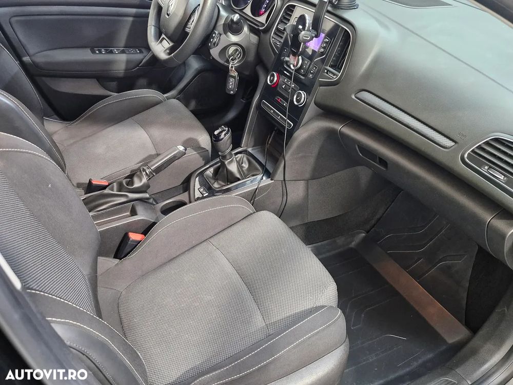 Renault Megane TCe Business - 19