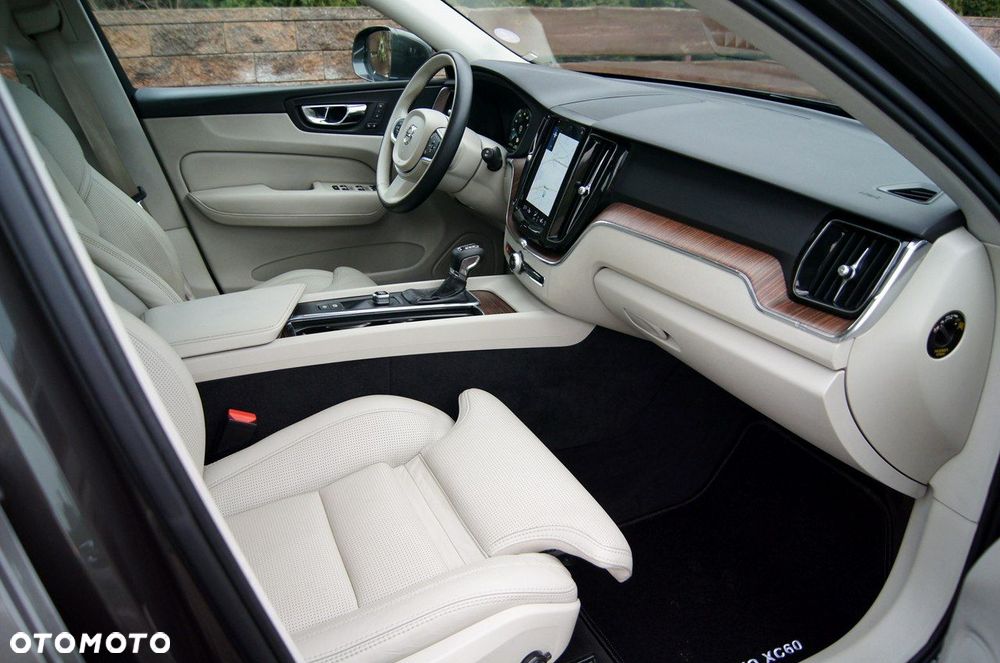 Volvo XC 60 T5 AWD Geartronic Momentum Pro - 19