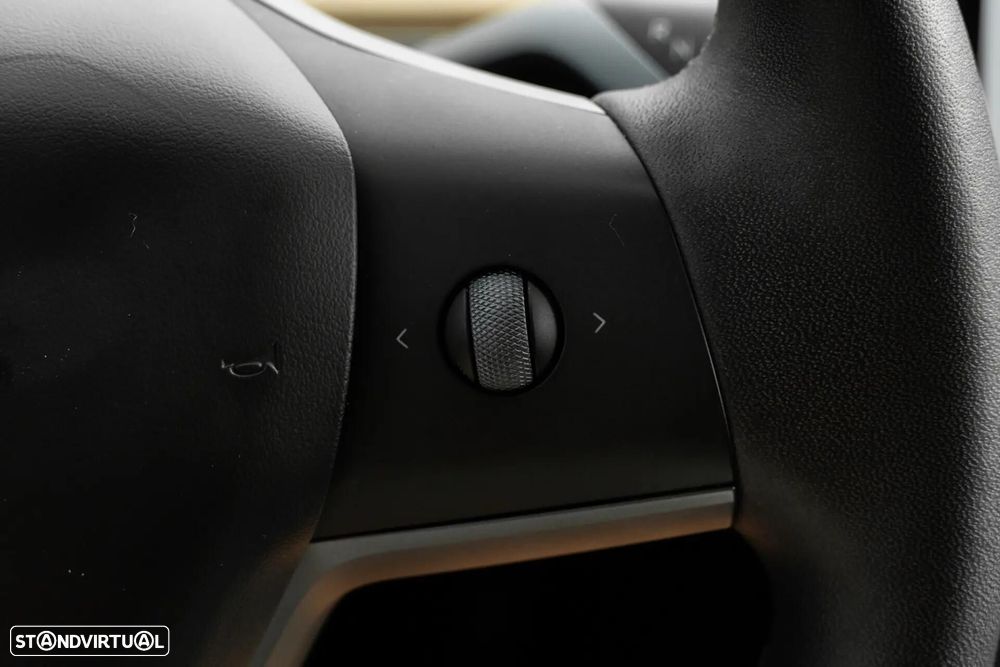 Tesla Model Y Long Range Dual Motor AWD - 39