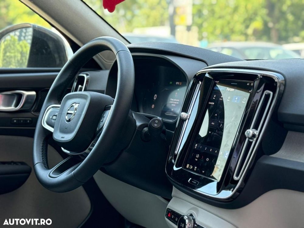 Volvo XC 40 B4 AT FWD MHEV Plus Dark - 24