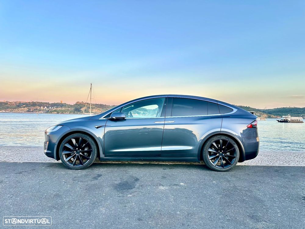 Tesla Model X - 2