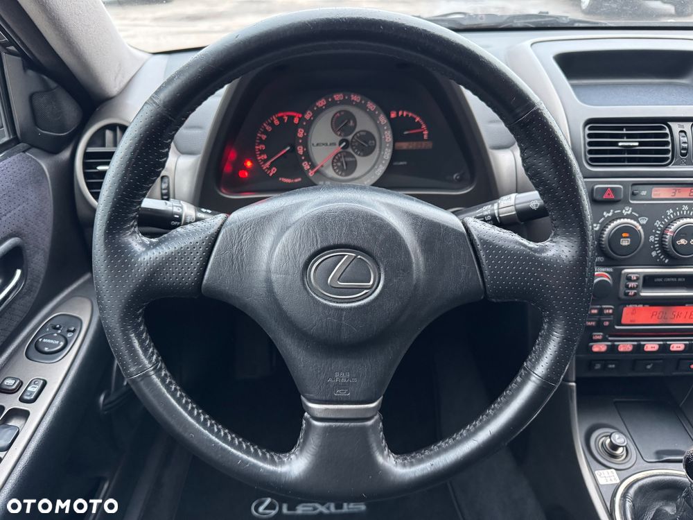 Lexus IS 200 Limited - 16