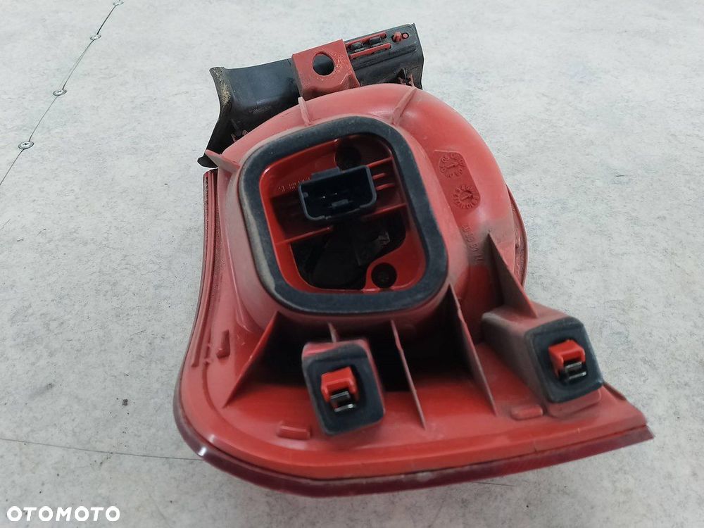 LAMPA TYLNA PRAWA VW PASSAT B6 3C9945096N KOMBI - 8