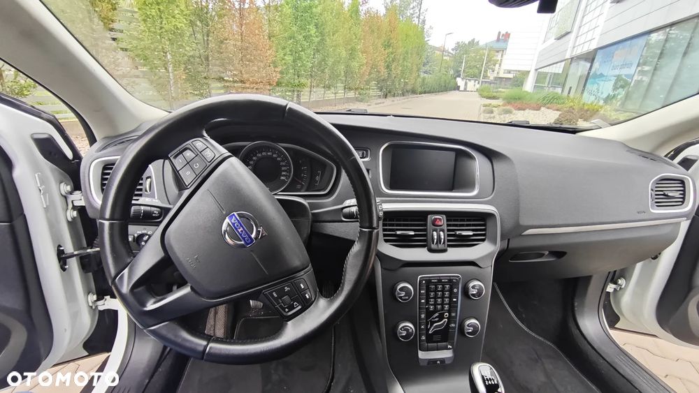 Volvo V40 Cross Country D2 Momentum - 14