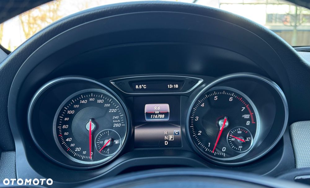 Mercedes-Benz CLA 180 7G-DCT UrbanStyle Edition - 18