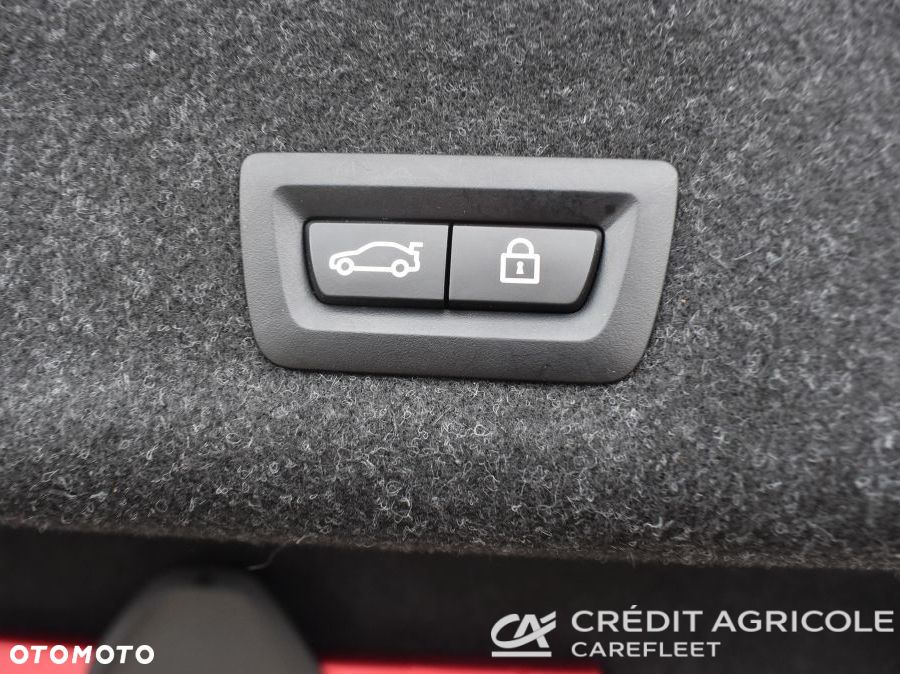 BMW Seria 3 330i xDrive Sport Line - 15