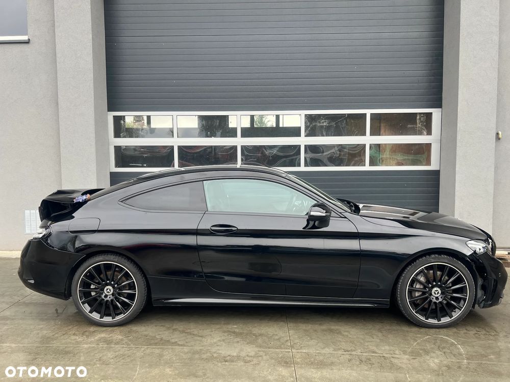Mercedes-Benz Klasa C 300 9G-TRONIC - 2
