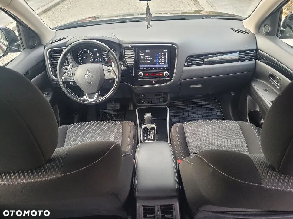 Mitsubishi Outlander 2.0 Intense + Navi 4WD CVT - 13