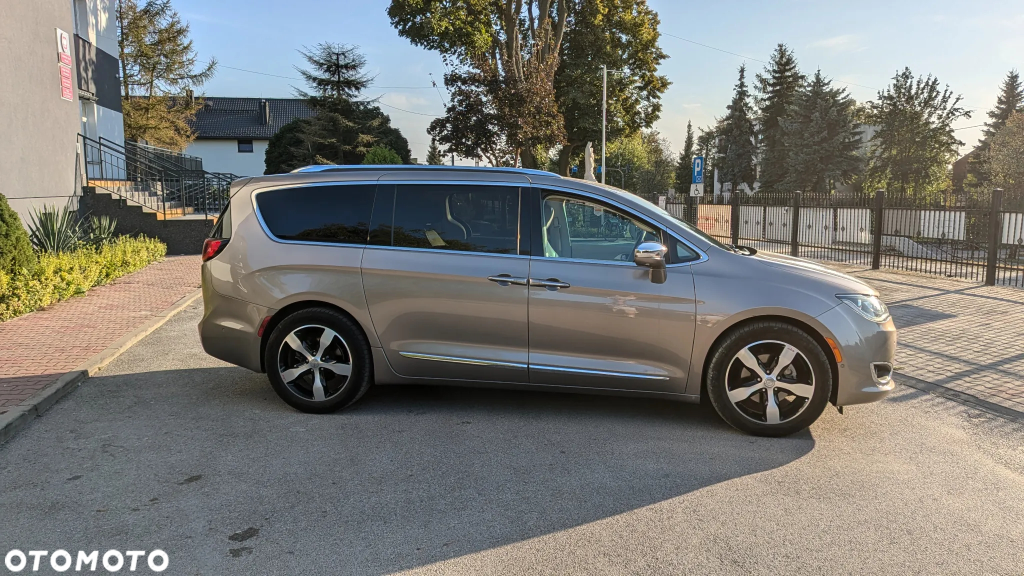 Chrysler Pacifica - 6