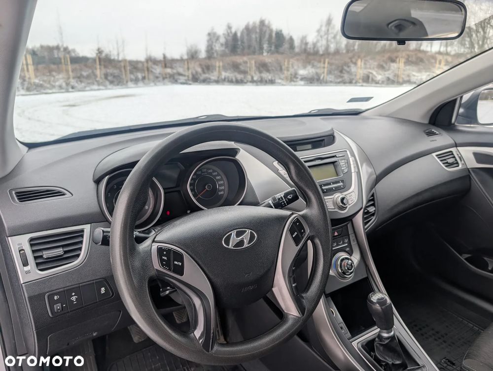 Hyundai Elantra 1.6 Comfort - 14