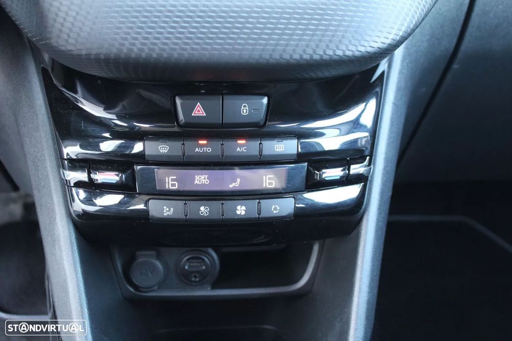 Peugeot 2008 1.2 PureTech Allure - 16