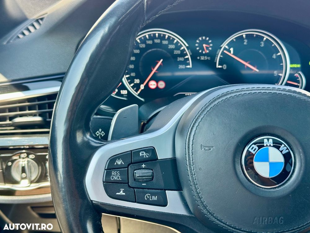 BMW Seria 5 520d xDrive AT - 10