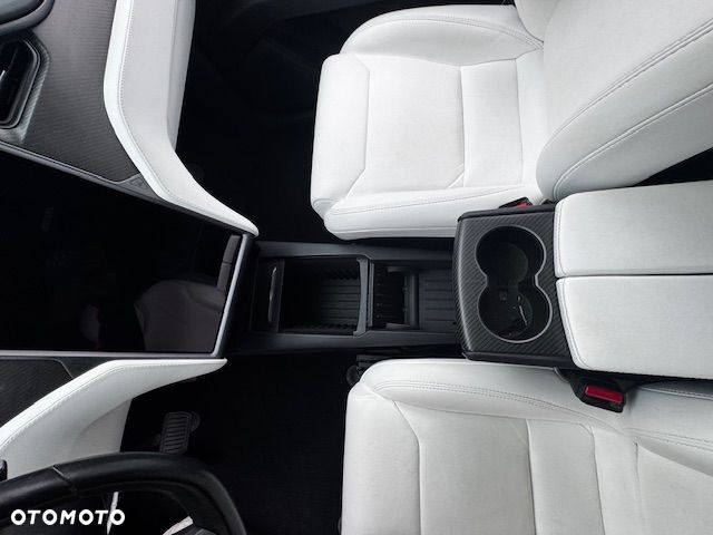 Tesla Model X - 16