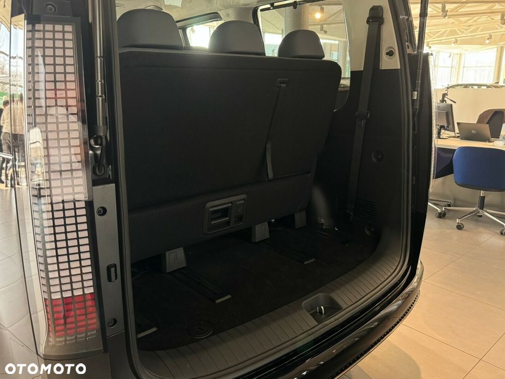 Hyundai Staria - 19
