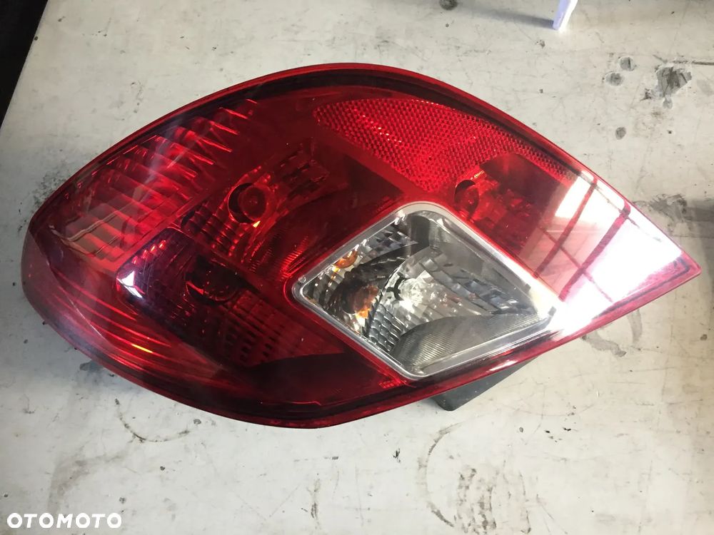 OPEL CORSA D 11R LAMPA PRAWA TYŁ - 1