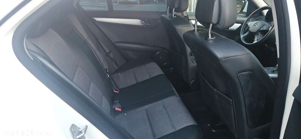 Mercedes-Benz Klasa C 180 BlueEFFICIENCY 7G-TRONIC Avantgarde - 30