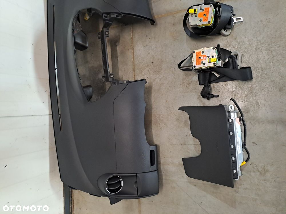 Deska konsola Toyota Yaris II 2011 kompletna - 2