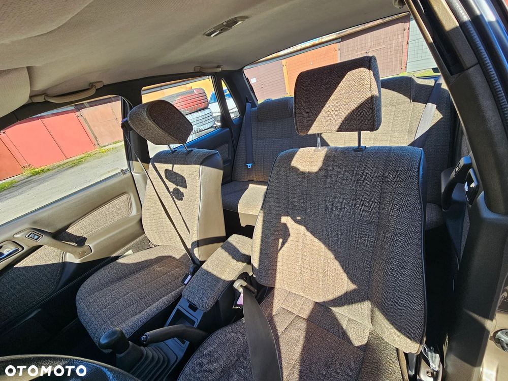 Mitsubishi Galant - 15