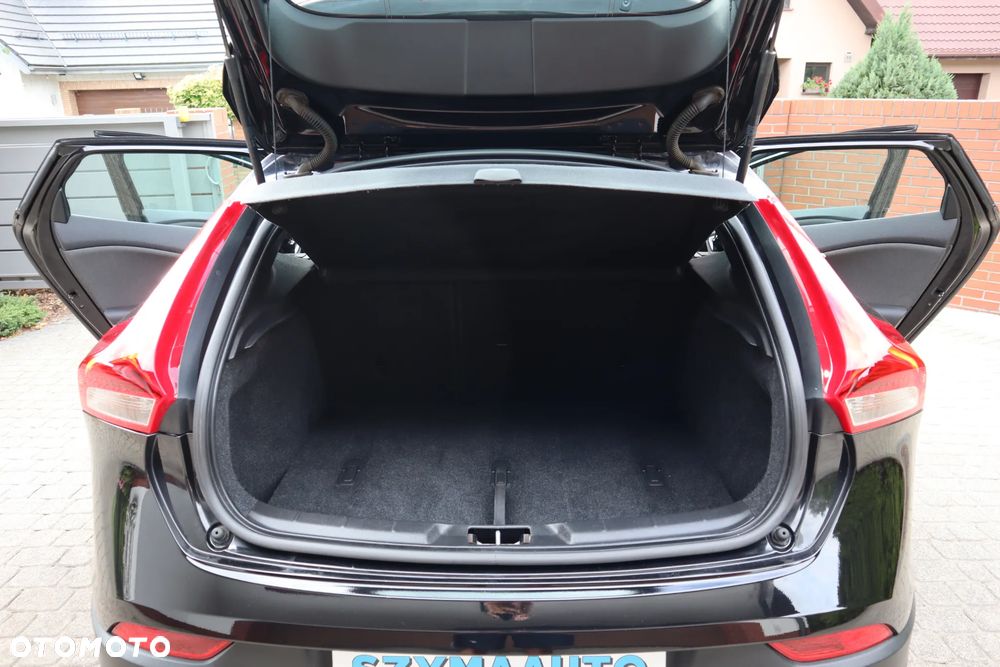 Volvo V40 Cross Country - 15