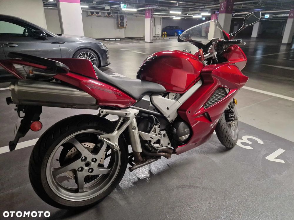 Honda VFR - 3